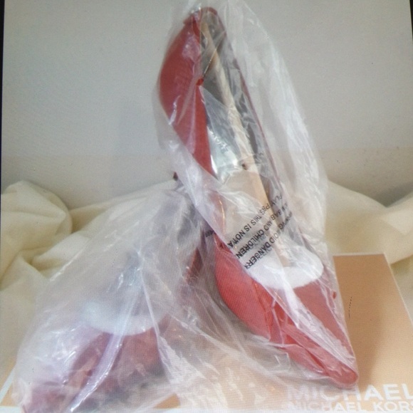 MK FLEX MID PUMP EMBOSSED LEATHER - Picture 7 of 8